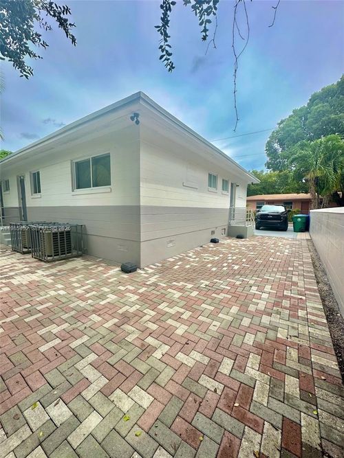 5510-5510 Nw Miami Pl, Miami, FL, 33127-1728 | Card Image