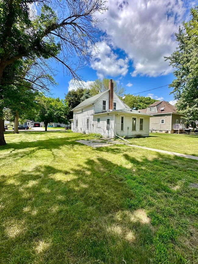 115 S Spring Ave, House other with 4 bedrooms, 1 bathrooms and null parking in Springfield MN | Image 4