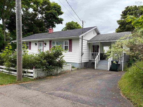 15 Park St, North Sydney, NS, B2A1G3 | Card Image