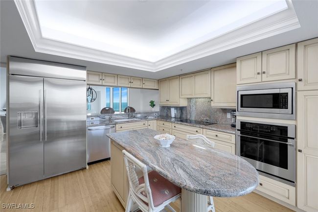 Kitchen, all stainless steel appliances | Image 16