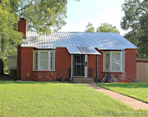 313 E B Ave, Waurika, OK, 73573-2421 | Card Image