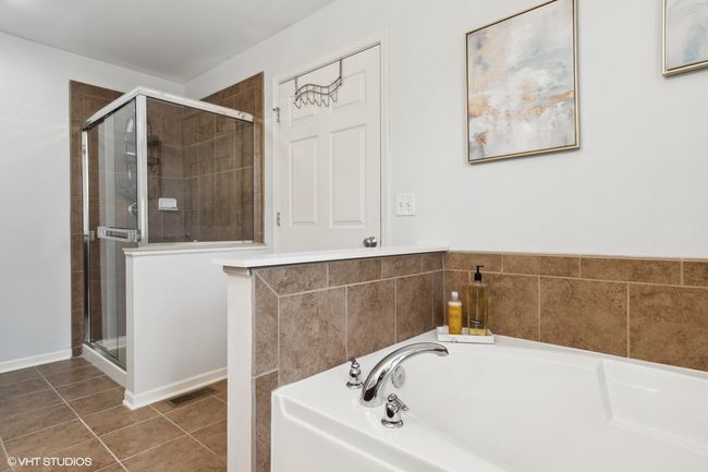 541 Regal Ln, House other with 4 bedrooms, 3 bathrooms and 2 parking in Bolingbrook IL | Image 15