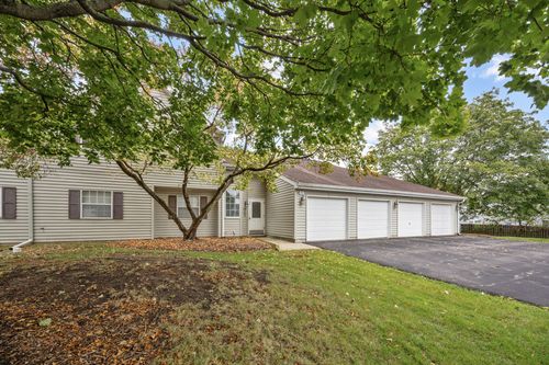 g-40 N Victoria Ln, Streamwood, IL, 60107-6863 | Card Image