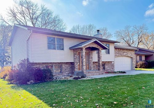 605 E 14th Ave Avenue, Mitchell, SD, 57301 | Card Image