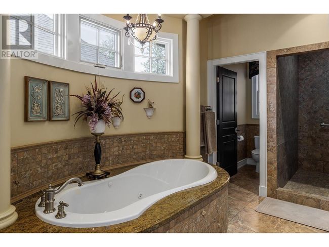 983 Westpoint Dr, House other with 4 bedrooms, 6 bathrooms and 2 parking in Kelowna BC | Image 13