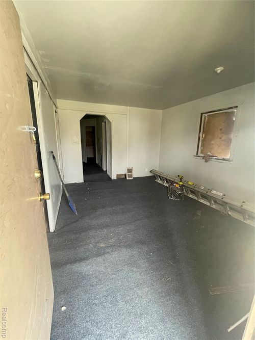 12112 Findlay St, Detroit, MI, 48205-3824 | Card Image