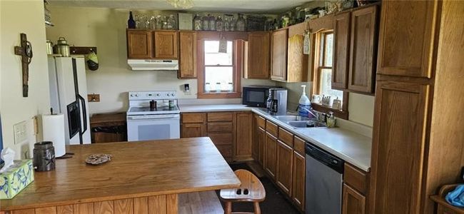 4217 Hillsville Rd, Home with 3 bedrooms, 2 bathrooms and null parking in Pulaski PA | Image 6