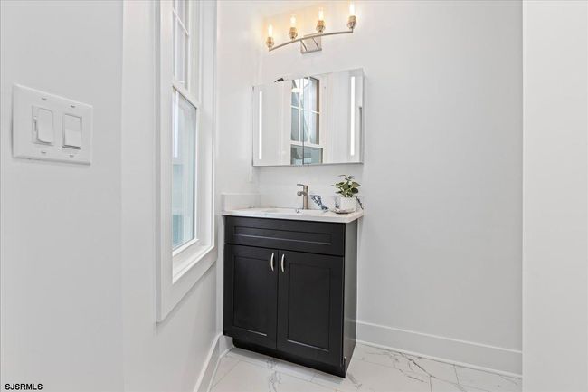 UPSTAIRS - 23 N Vassar Square, Condo with 3 bedrooms, 2 bathrooms and null parking in Ventnor NJ | Image 14