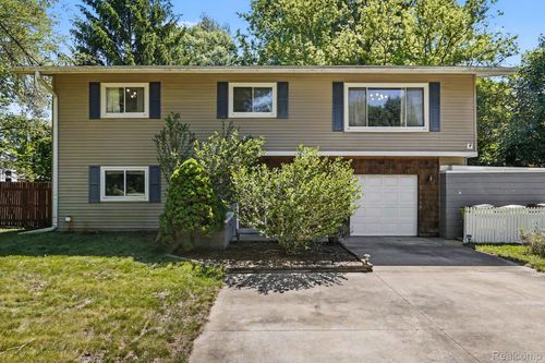 9180 Posey Dr, Whitmore Lake, MI, 48189-9532 | Card Image