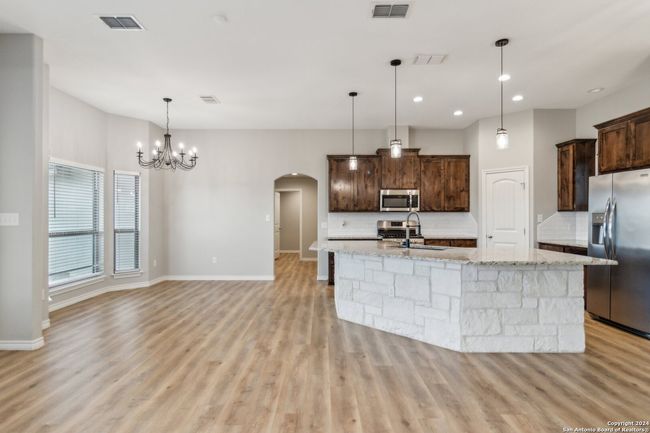 527 Monte Vista Dr, House other with 3 bedrooms, 2 bathrooms and null parking in Pleasanton TX | Image 9