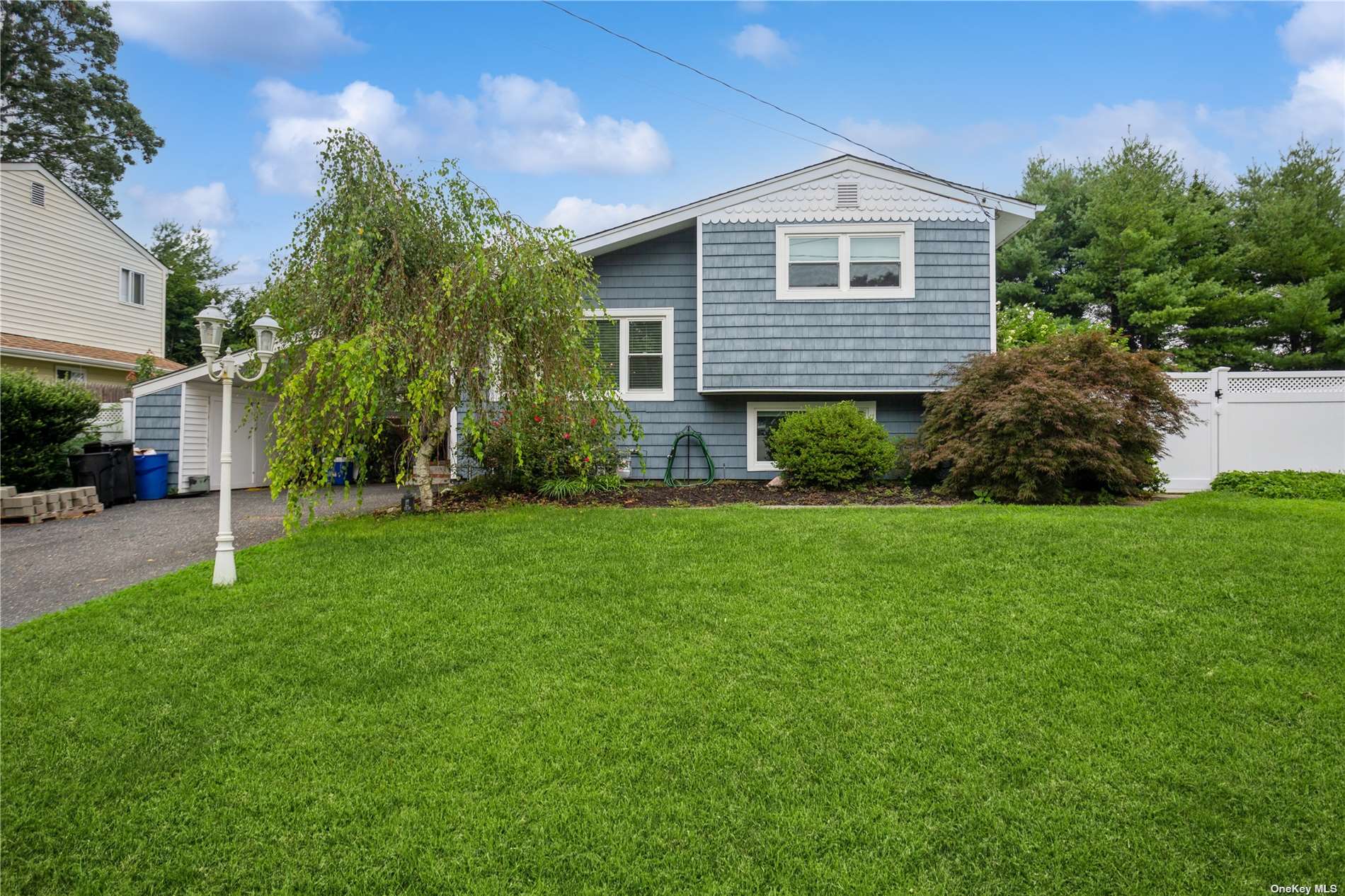 Tudor Rd, Centereach, NY 11720