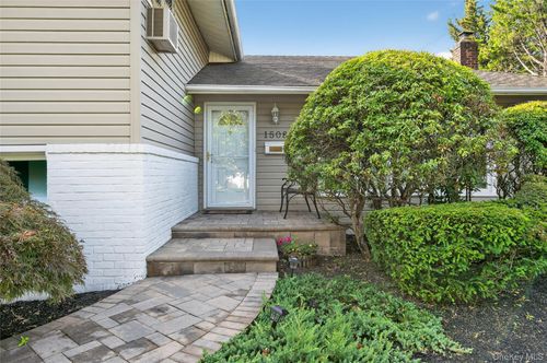 1508 Sylvia Ln, East Meadow, NY, 11554-2212 | Card Image