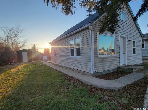 4908 Leader St, Macklin, SK, S0L2C0 | Card Image
