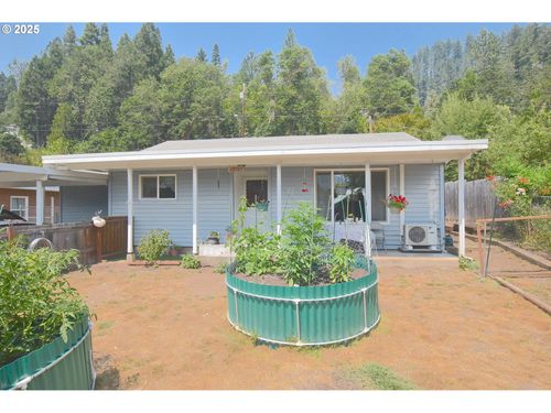 48565 E 1st St, Oakridge, OR, 97463-9658 | Card Image