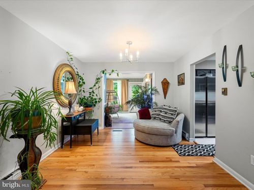 537 Ridge Rd S, MARTINSBURG, WV, 25403-0849 | Card Image