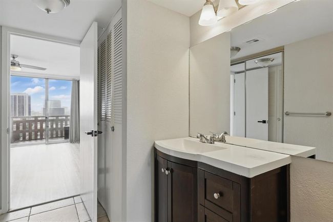 APT-1502 - 2016 Main St, Condo with 2 bedrooms, 2 bathrooms and 1 parking in Houston TX | Image 5