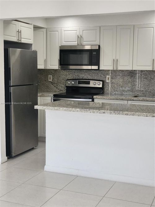 apt-d3010-17500 Nw 68th Ave, Hialeah, FL, 33015-4044 | Card Image