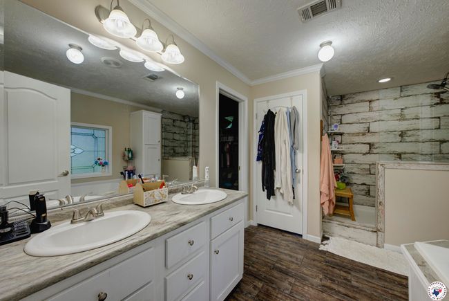 807 E 11 Th St, House other with 4 bedrooms, 2 bathrooms and null parking in Hooks TX | Image 23