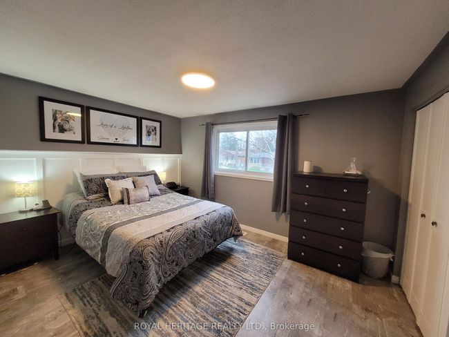 681 Athol St E, House attached with 4 bedrooms, 2 bathrooms and 5 parking in Oshawa ON | Image 12
