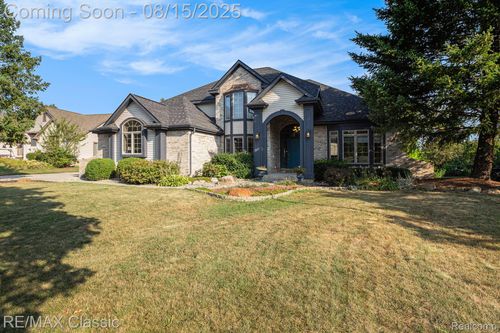 4020 Pine Ridge Ct, Fenton, MI, 48430-9135 | Card Image