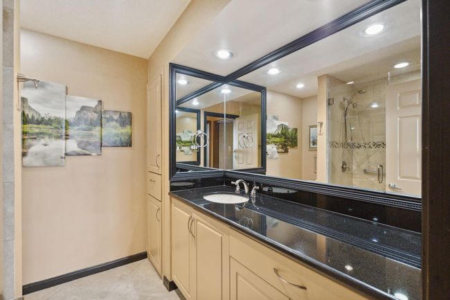 Large secondary bathroom with shower/tub combo. | Image 22