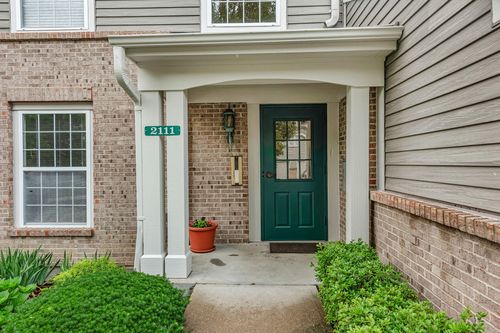 203-2111 Clareglen Dr, Crescent Springs, KY, 41017-3902 | Card Image