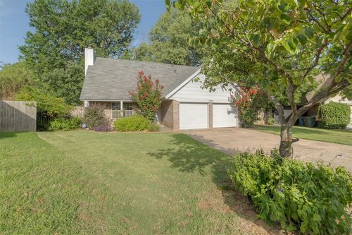 1524 Venus Cir, Edmond, OK, 73003-6016 | Card Image