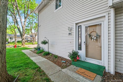 838 Corners Ct, Lake Orion, MI, 48362-3320 | Card Image