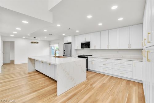 4132 Butterfield Way, Las Vegas, NV, 89103-3103 | Card Image