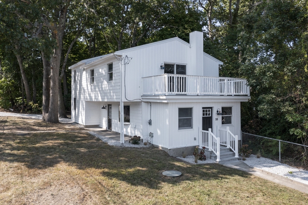 Lake Ave, Tiverton, RI 02878