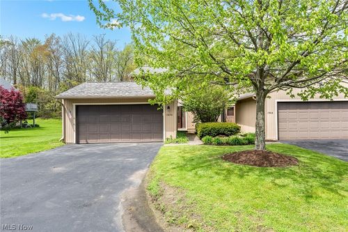 17620 Eastbrook Trl, Chagrin Falls, OH, 44023-5604 | Card Image