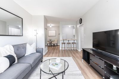 302 - 57 Mericourt Rd, Condo with 2 bedrooms, 1 bathrooms and 1 parking in Hamilton ON | Image 3