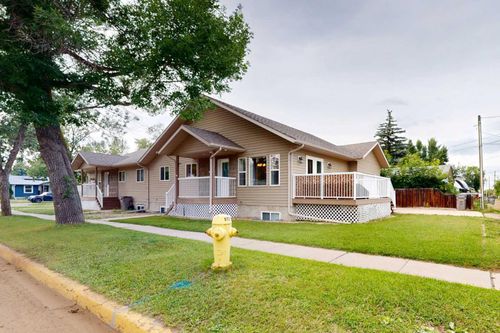 5510 50 Ave, Stettler, AB, T4K1B3 | Card Image