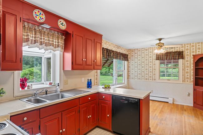 128 Walnut Tree Hill Rd, House other with 3 bedrooms, 2 bathrooms and 2 parking in Sandy Hook CT | Image 19