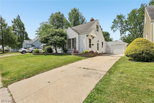 1666 Thornapple Ave, Akron, OH, 44301-2559 | Card Image