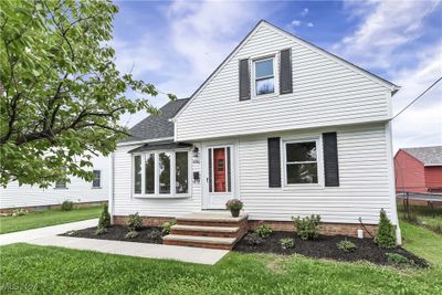 View of front of home featuring a front yard | Image 1