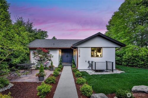 2216 18th Ave S, Seattle, WA, 98144-4328 | Card Image