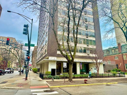 15d-360 W Wellington Ave, Chicago, IL, 60657-5677 | Card Image