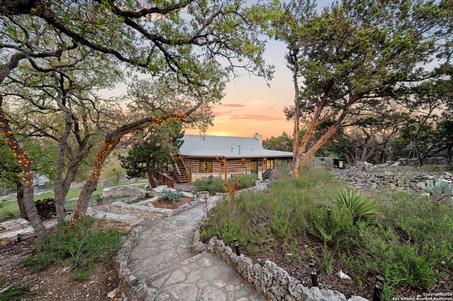 110 Apacheria Pass W, House other with 3 bedrooms, 3 bathrooms and null parking in Comfort TX | Image 13
