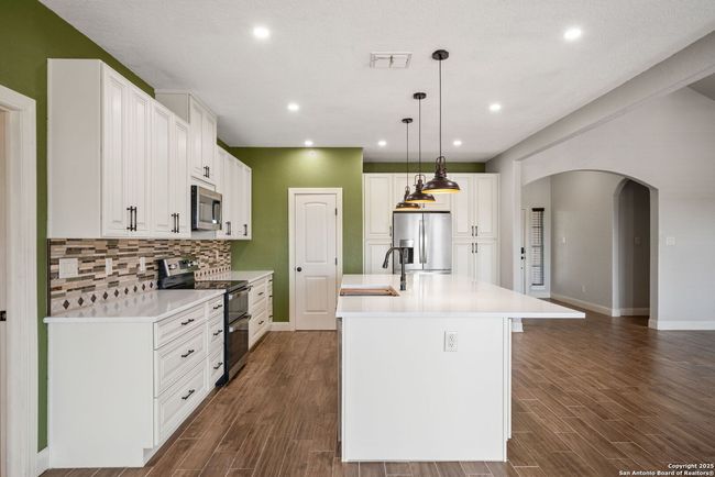 7006 Robin Hood Way, House other with 3 bedrooms, 3 bathrooms and null parking in Schertz TX | Image 11
