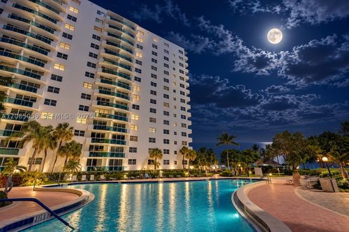 443-3001 Ocean Dr, Hollywood, FL, 33019-2865 | Card Image