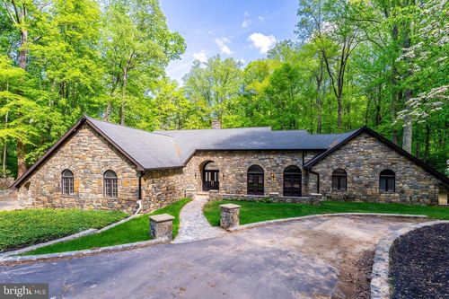 105 Jefferson Run Rd, GREAT FALLS, VA, 22066-3227 | Card Image
