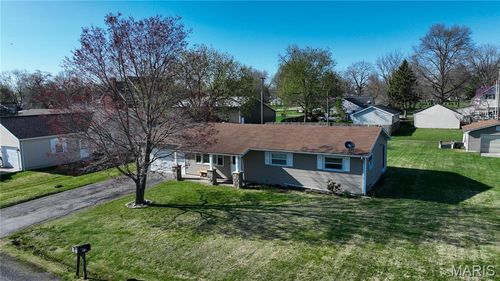 505 Benton St, Mount Olive, IL, 62069-1802 | Card Image