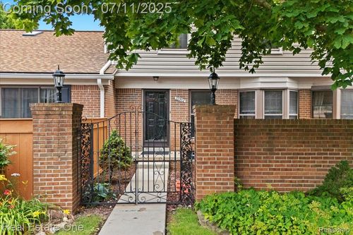 22302 Pondview, Novi, MI, 48375-5041 | Card Image