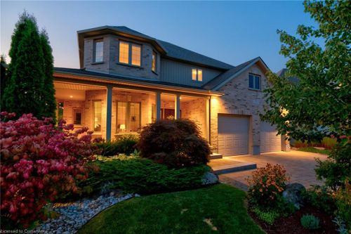 75 Maplelawn Dr, St Jacobs, ON, N0B2N0 | Card Image