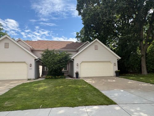 N170W19981 Willow Ridge Dr, Jackson, WI, 53037-9355 | Card Image