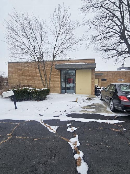 1-N4365 State Road 73, Columbus, WI, 53925-8800 | Card Image