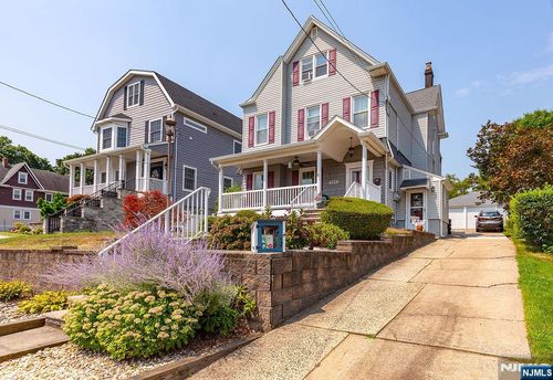 320 Orient Way, Rutherford, NJ, 07070-2821 | Card Image