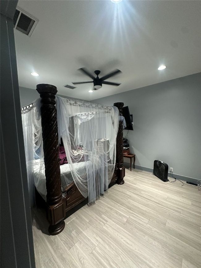 Bedroom with wood finished floors, recessed lighting, baseboards, and ceiling fan | Image 40