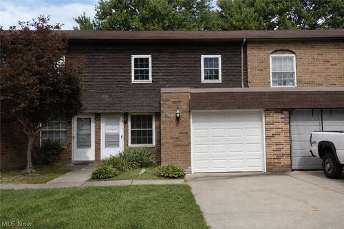 3956-13956 Oakbrook Dr, North Royalton, OH, 44133-4618 | Card Image